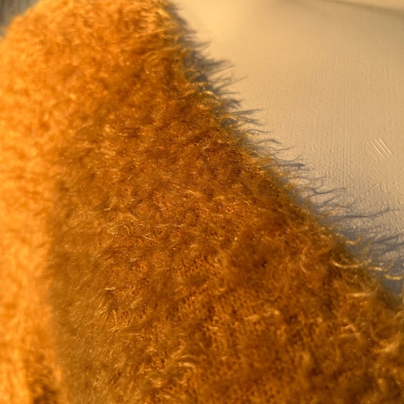 FREE PEOPLE - PRINCESS • V-Neck Fuzzy Sweater - Picture 10 of 10